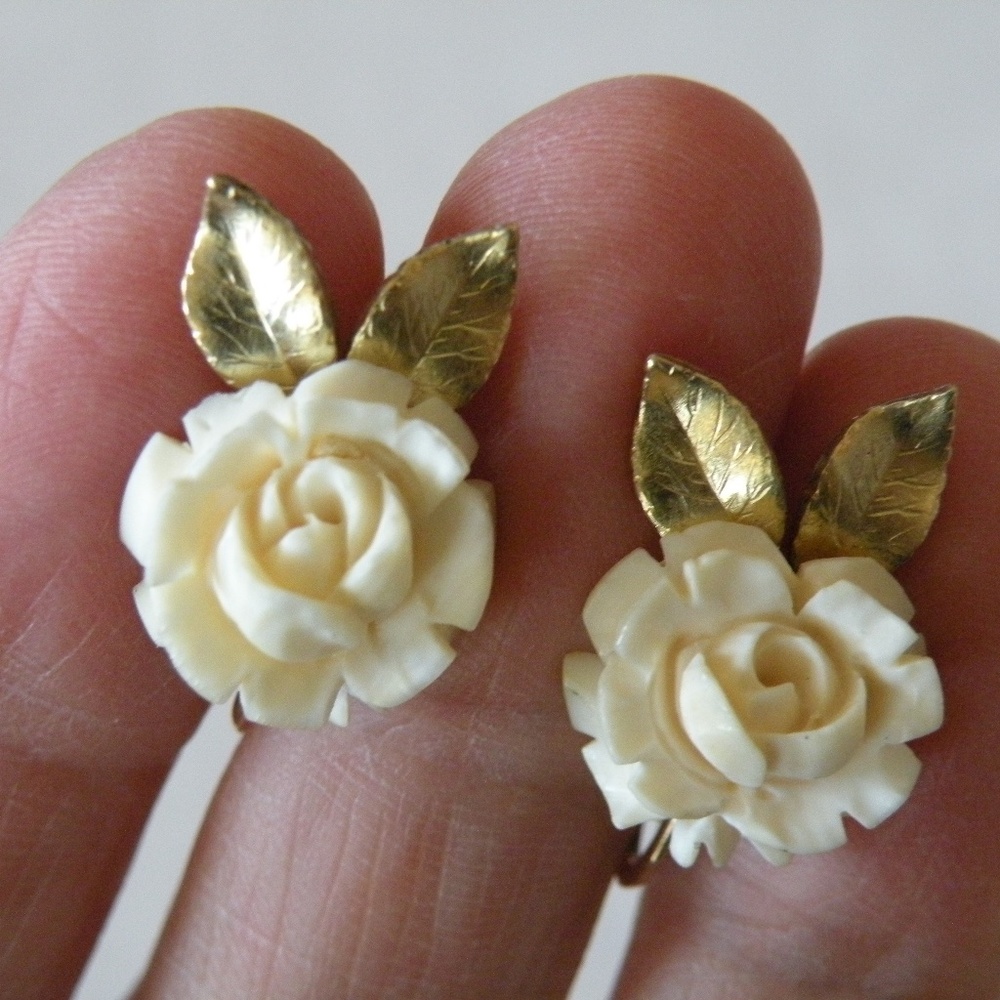 Vintage Krementz Carved White Rose & Gold Leaves Screw Earrings